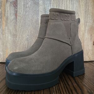 UGG Moxy Chelsea